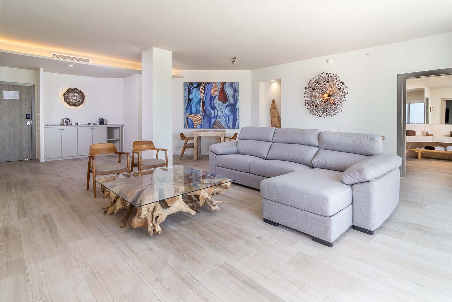Zahara Beach & Spa By Qhotels - Adults Recommended Захара-де-лос-Атунес Номер фото Interior of a suite at the hotel