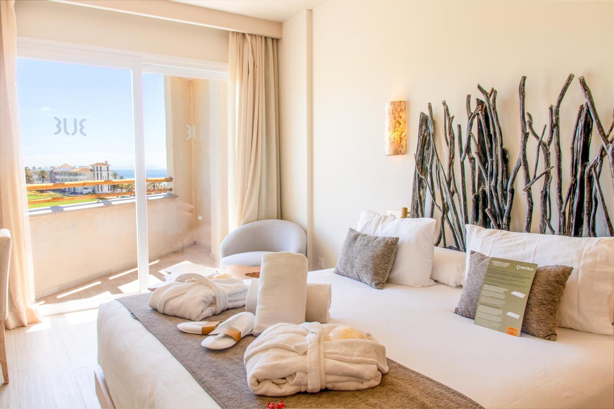 Zahara Beach & Spa By Qhotels - Adults Recommended Захара-де-лос-Атунес Экстерьер фото A room at the Blue Sea Costa Brava resort